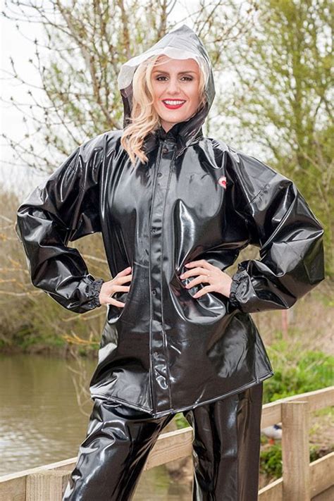 Épinglé Par Wolle 64 Sur Raincoat Pvc Imperméable Noir Idées De Mode