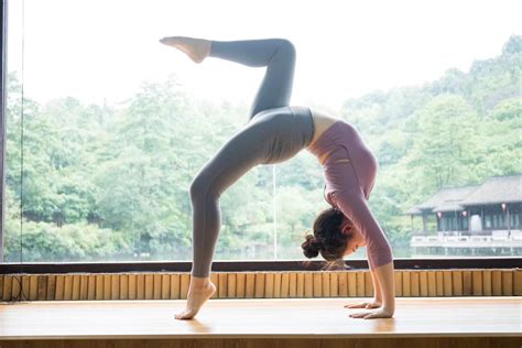 瑜伽初学者“建立根基”必练的16体式，你都能做好吗？ 知乎