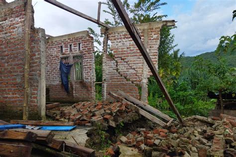 fenomena pergerakan tanah rusak  rumah warga  manggarai barat ntt