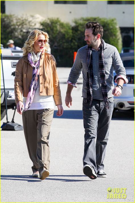 Full Sized Photo Of Katherine Heigl Josh Kelley Holding Hands Malibu 05