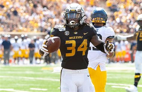 missouri bounces back routs west virginia 38 7 in home opener