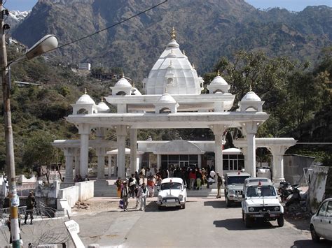 visit vaishno devi temple  trikuta hills  katra places        vaishno
