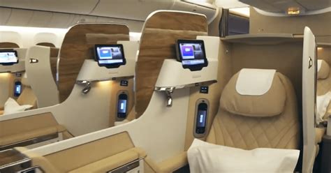 zien een  door de  kostende vliegtuigsuites van emirates pure luxe