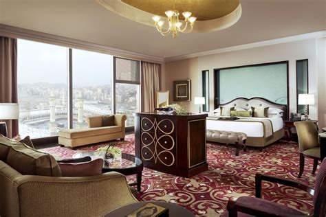 makkah clock royal tower wins  luxury hotel title