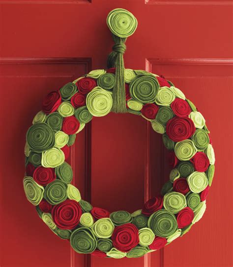 diy wreaths easy holiday crafts  womansdaycom
