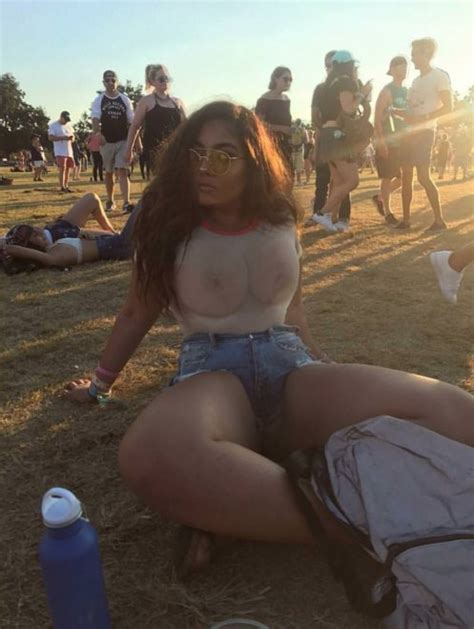 Thicc Girl At A Festival Porn Photo Eporner