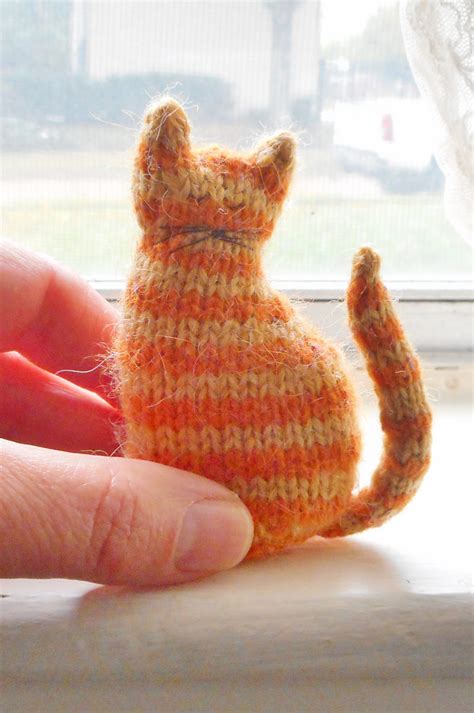 20 Designs Cat Knitting Pattern Piercedragos