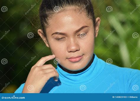 filipina female and confusion joven imagen de archivo imagen de