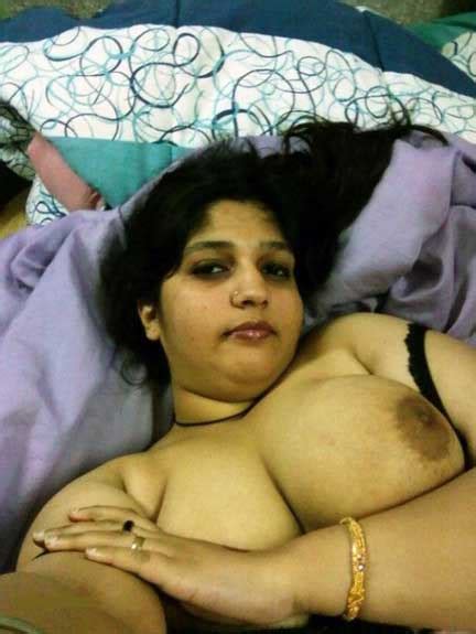 webcam par chudakkad aunty ne boobs khole indian sex pics