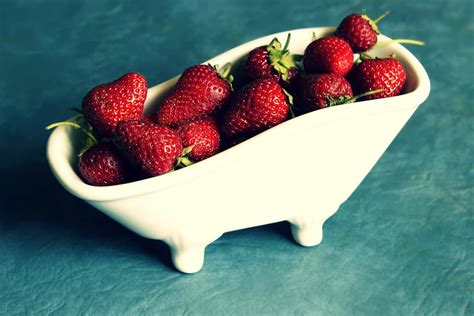 strawberry fruit spa  photo  pixabay