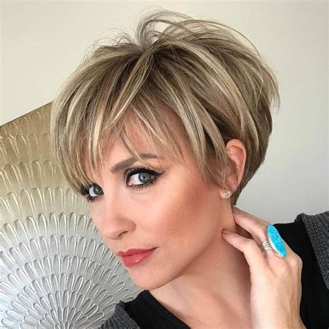 short haircuts for older women with thin hair 25