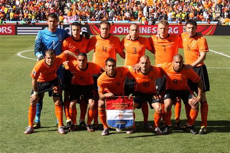 nederlands elftal  van gaal geeft opstelling spanje nederland mee met het