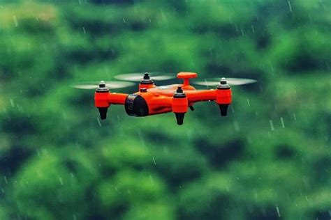 fly  drone   rain droneuncover