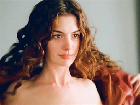 anne hathaway refused nudity contract entertainment gulf news