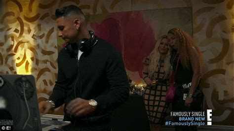Aubrey O Day Pursues Pauly D On Famously Single As They Make Out And Go