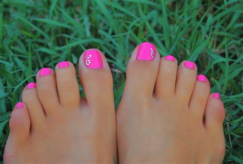 love that nail polish color pink toe nails toe nail color summer toe