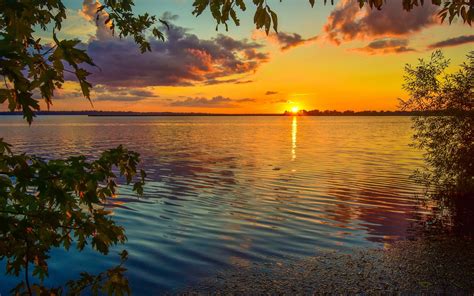 magnifique coucher de soleil sur lac fond decran ultra hd