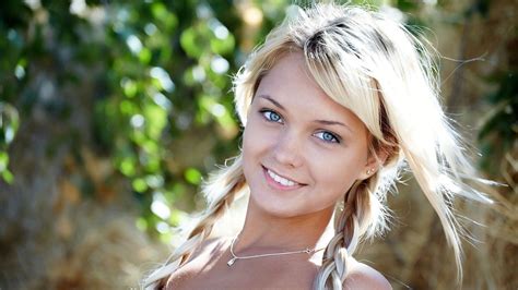 Women Blonde Smiling Lada D Blue Eyes Dyed Hair Wallpapers Hd