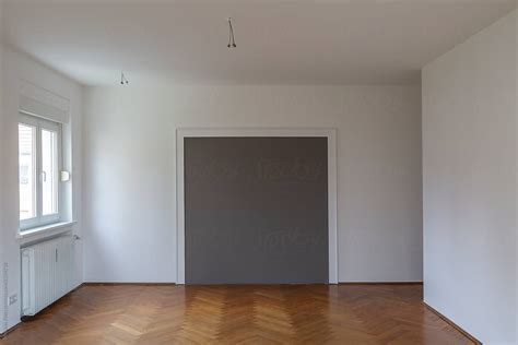 empty living room  fresh painted walls  hardwood floor