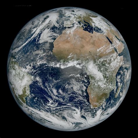 stunning photo  earth   europes powerful  satellite