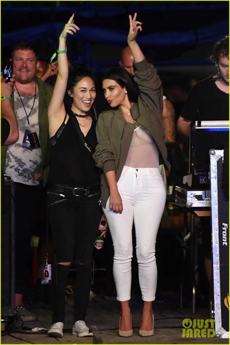 Kim Kardashian Lets Her Boobs Hang Out In Front Of 100 000 People At