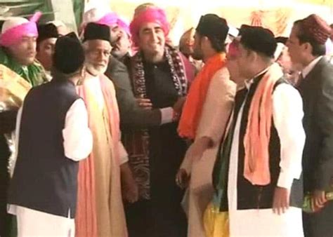 president zardari prays at ajmer sharif dargah