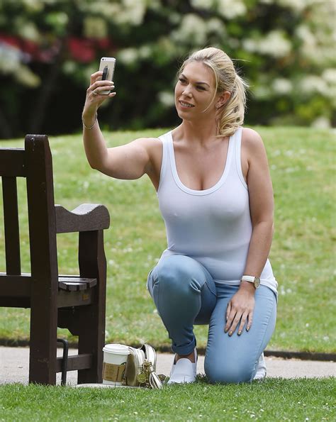 frankie essex huge boobs and pokies in the park on