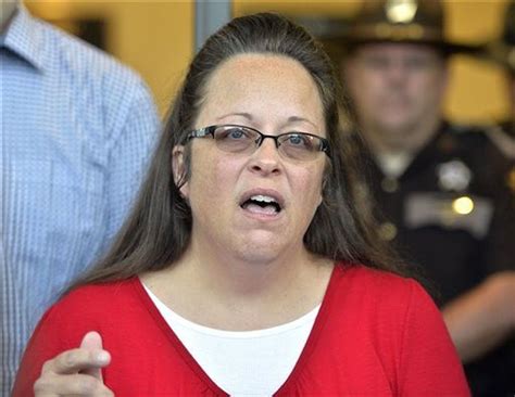 kentucky clerk faces complaint to judge from deputy s