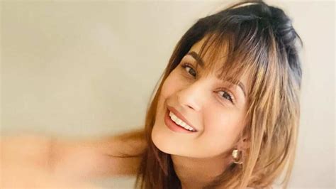 shehnaaz gill flaunts bangs new hair cut and toned abs in latest
