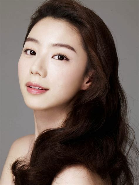 actress park soo jin signs with key east entertainment