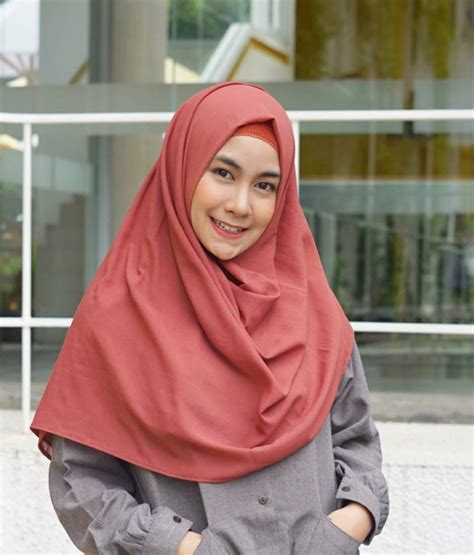 Tutorial Hijab Pashmina Menutup Dada