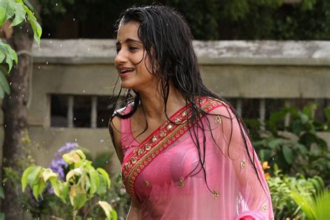 actress trisha krishnan wet hot ultra hd photos in pink saree stills from kalavathi movie