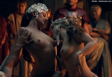 extras bring extended orgy of nude women to spartacus photo 20 nude
