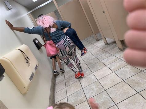 Mom S Public Bathroom Pushup Punishment Goes Viral