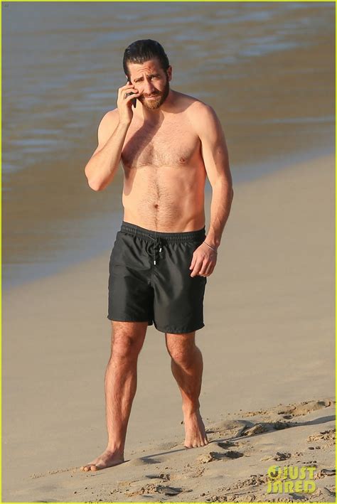 Full Sized Photo Of Jake Gyllenhaal Shirtless Abs Beach Greta 05