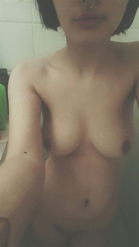 tumblrにうpされた色白巨乳ビアンの自撮りヌード写真29枚。 世界の美少女ヌード