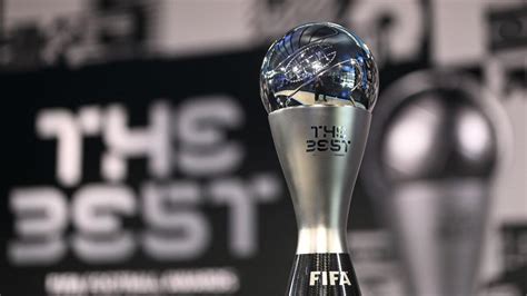 fifa football awards lewandowski wins  mens player award