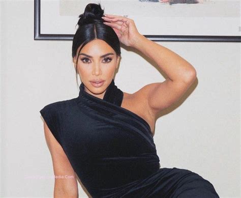 Super Model Kim Kardashian West Biography Clever Fashion Media