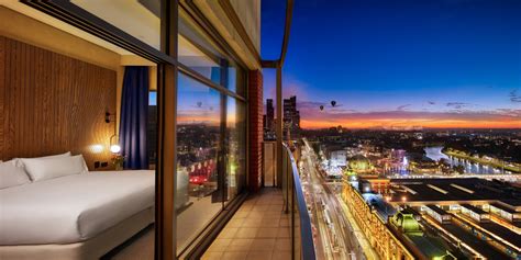 melbournes hot  hotel rooms  arrived  doubletree  hilton