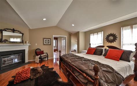 just listed “fifty shades of grey” in maple glen bondage house