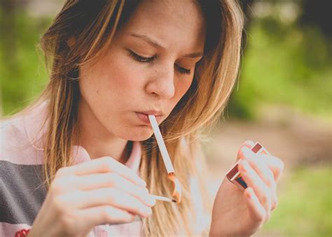 women smokers at higher risk for brain bleed healthywomen