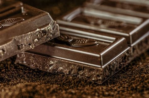 il cioccolato fondente fa davvero bene al cuore