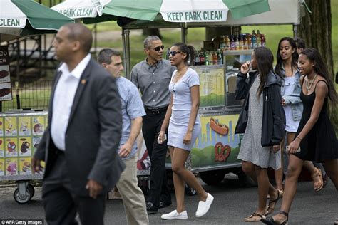 How Barack Obama And Daughters Malia And Sasha Stole Show On New York S