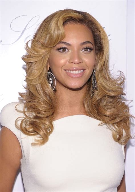 beyonce knowles long wavy curly hairstyle