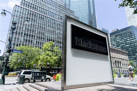 blackstone creates largest real estate fund  history raising