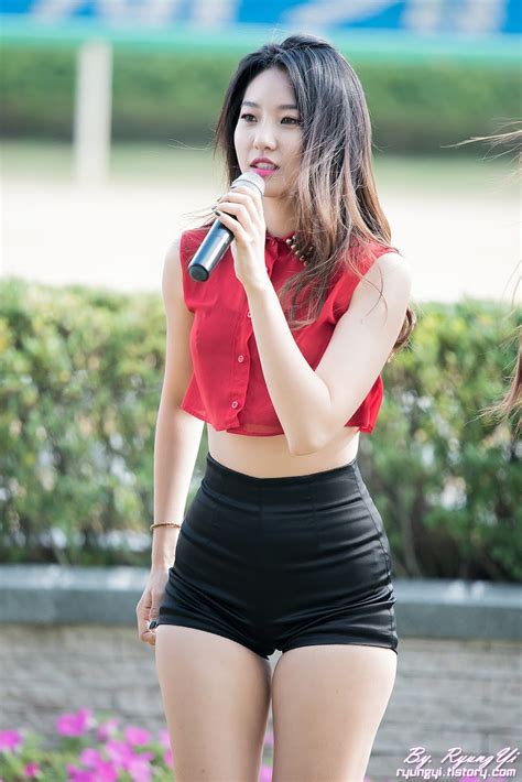 7 Beautifully Thick Female Idols With Honey Thighs Koreaboo