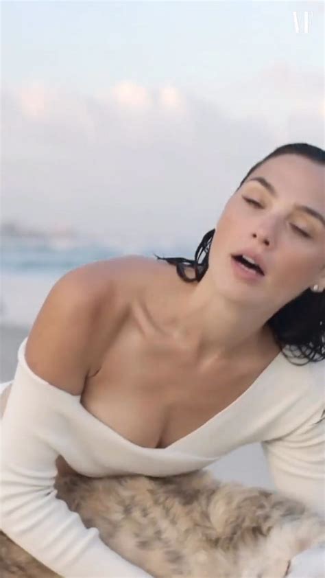 gal gadot showed off sexy feet and tits for vanity fair
