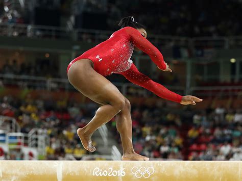 Simone Biles Reacts To Slip In Balance Beam Final At Rio