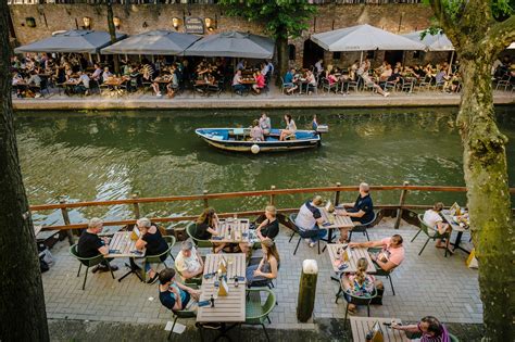 vandaag  utrecht een terrasje pakken ze zijn overvol waar je ook kijkt foto adnl