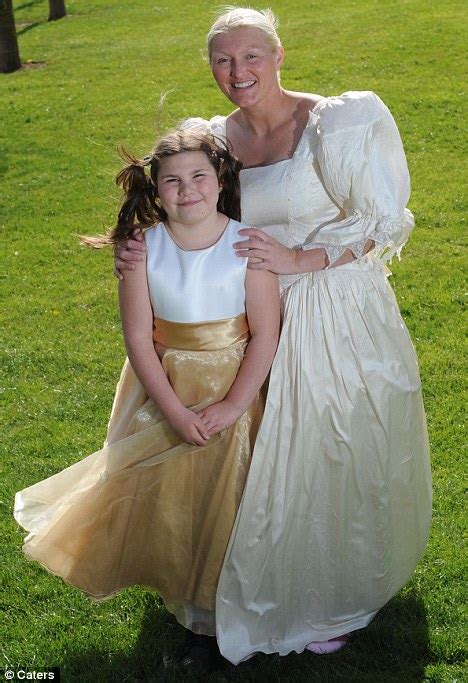 mother and daughter banned from disneyland because they were dressed as fairy princesses